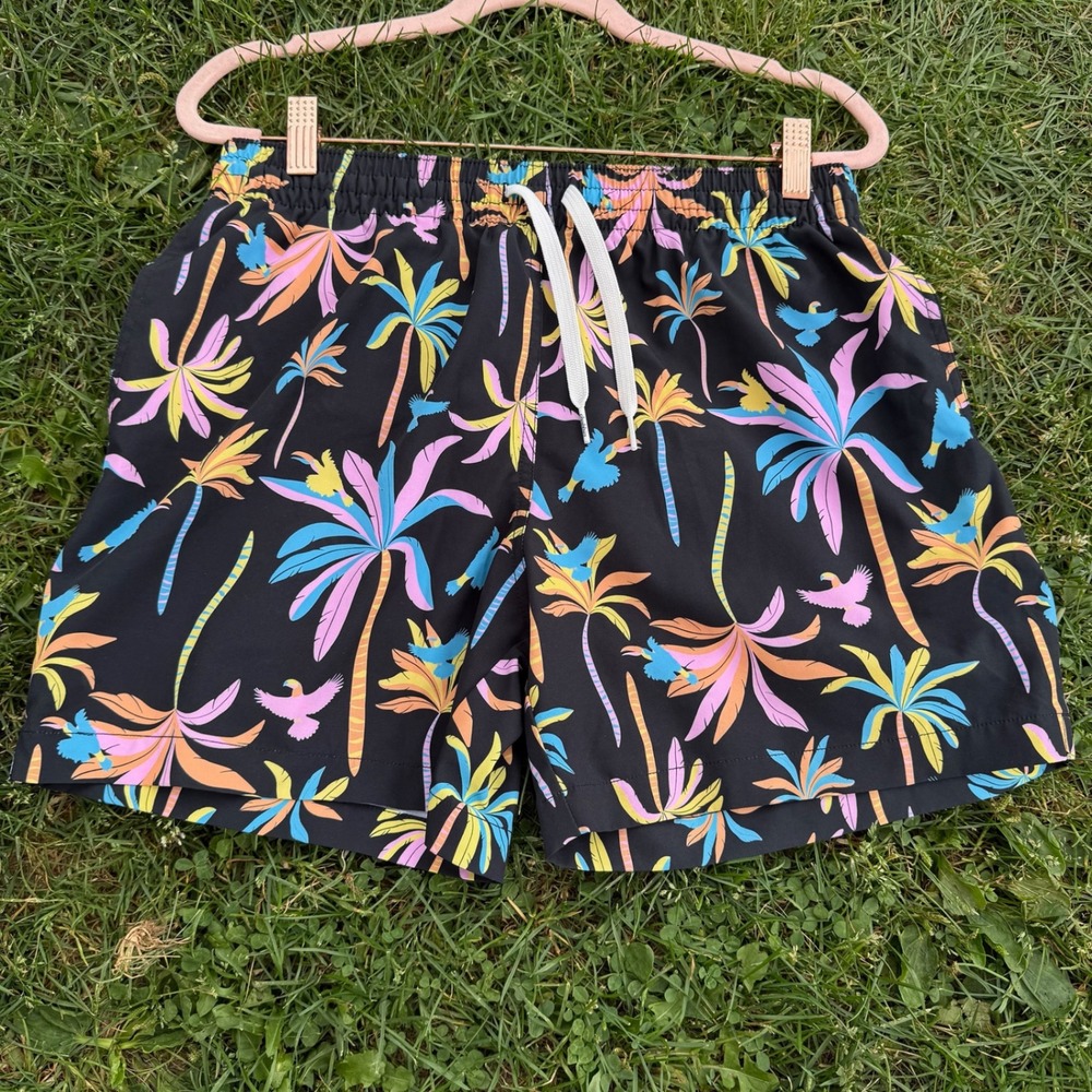 Chubbies Swim Trunks Medium Black Night Lights Tropical Palm 5.5 Inseam Shorts
